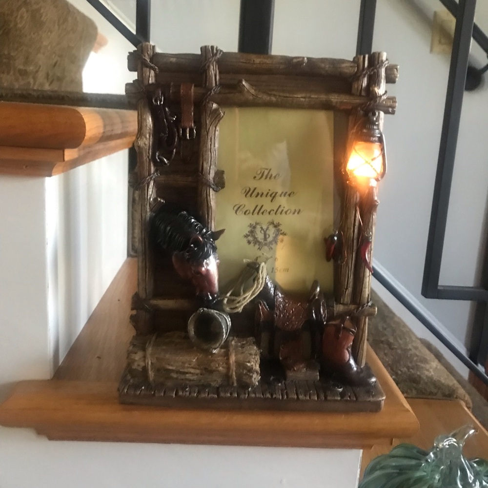 4 by 6 picture frame excellent condition